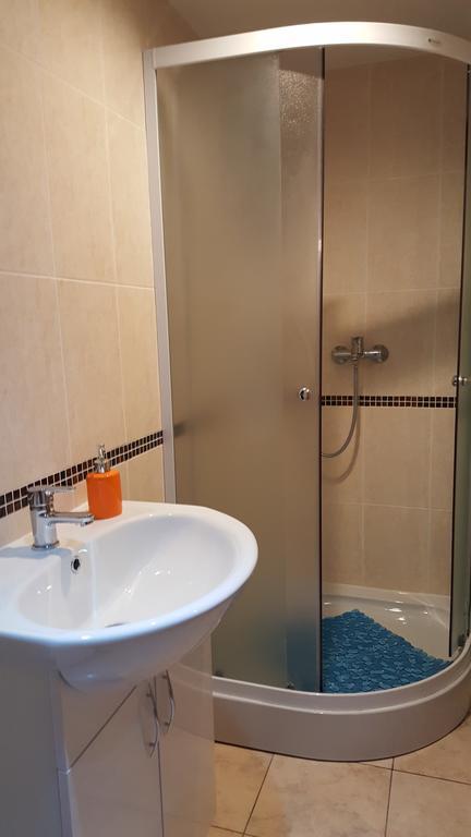 Lindiki Hotel Salaspils Kültér fotó
